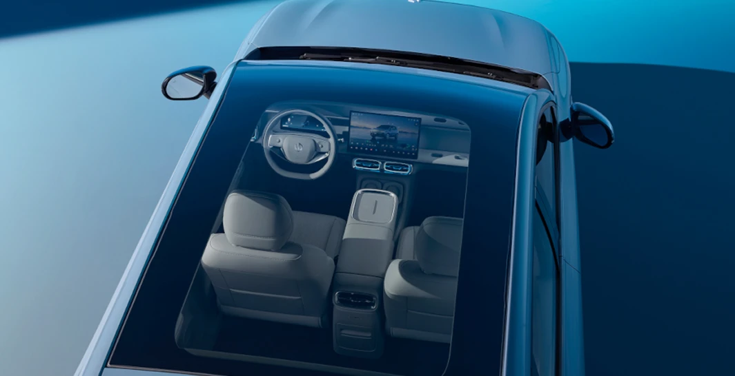 PANORAMIC SUNROOF FOR A BRIGHTER DRIVE